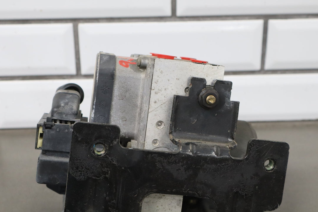 2003 - 2007 Hummer H2 - ABS Brake Unit 19301997