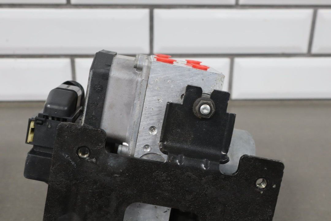 2003 - 2007 Hummer H2 - ABS Brake Unit 19301997