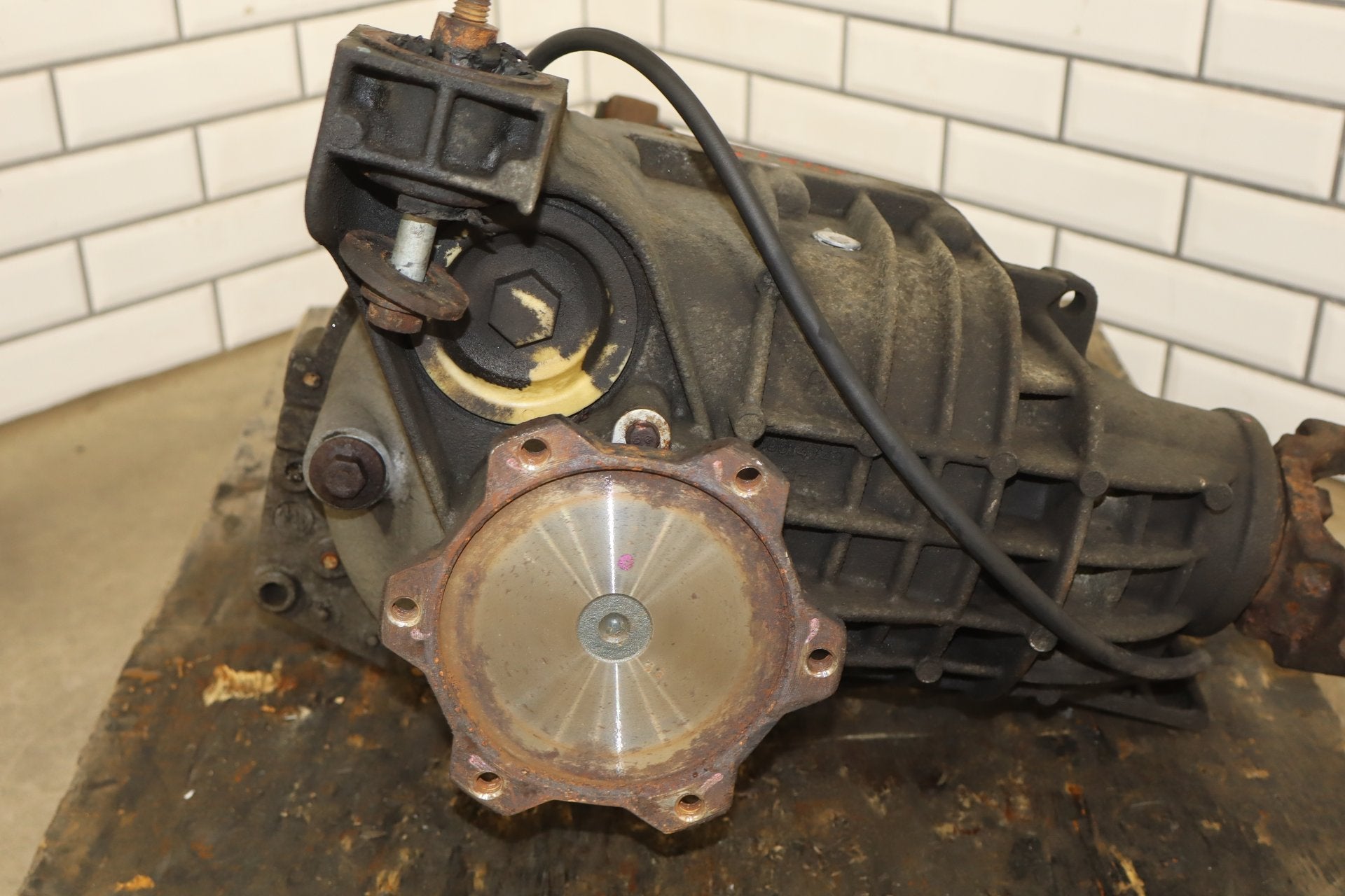 2003-2007 Hummer H2 Carrier Assembly 25819234 200692 Miles