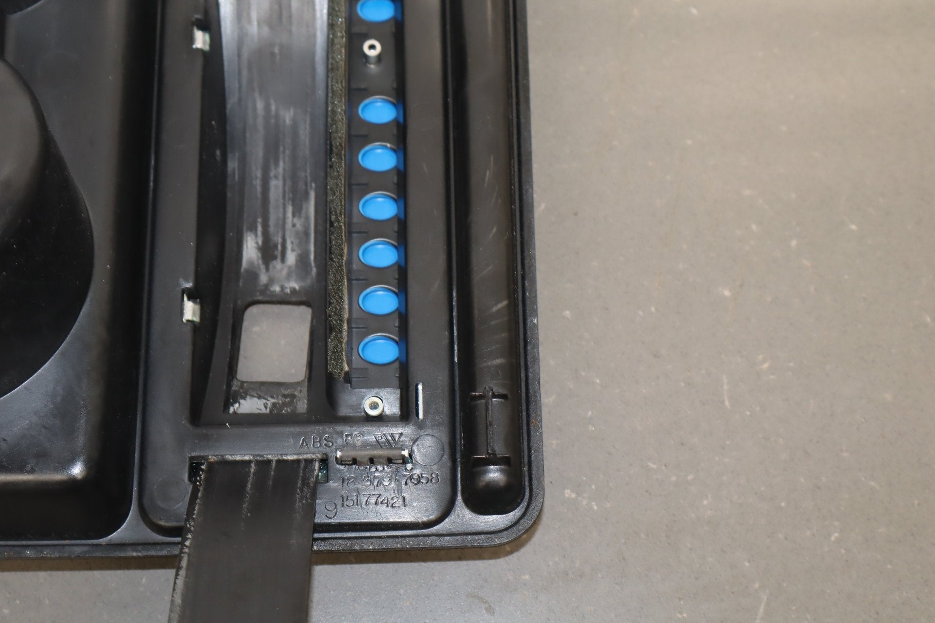 2003-2007 Hummer H2- Cup Holder, Shifter Bezel 15137654