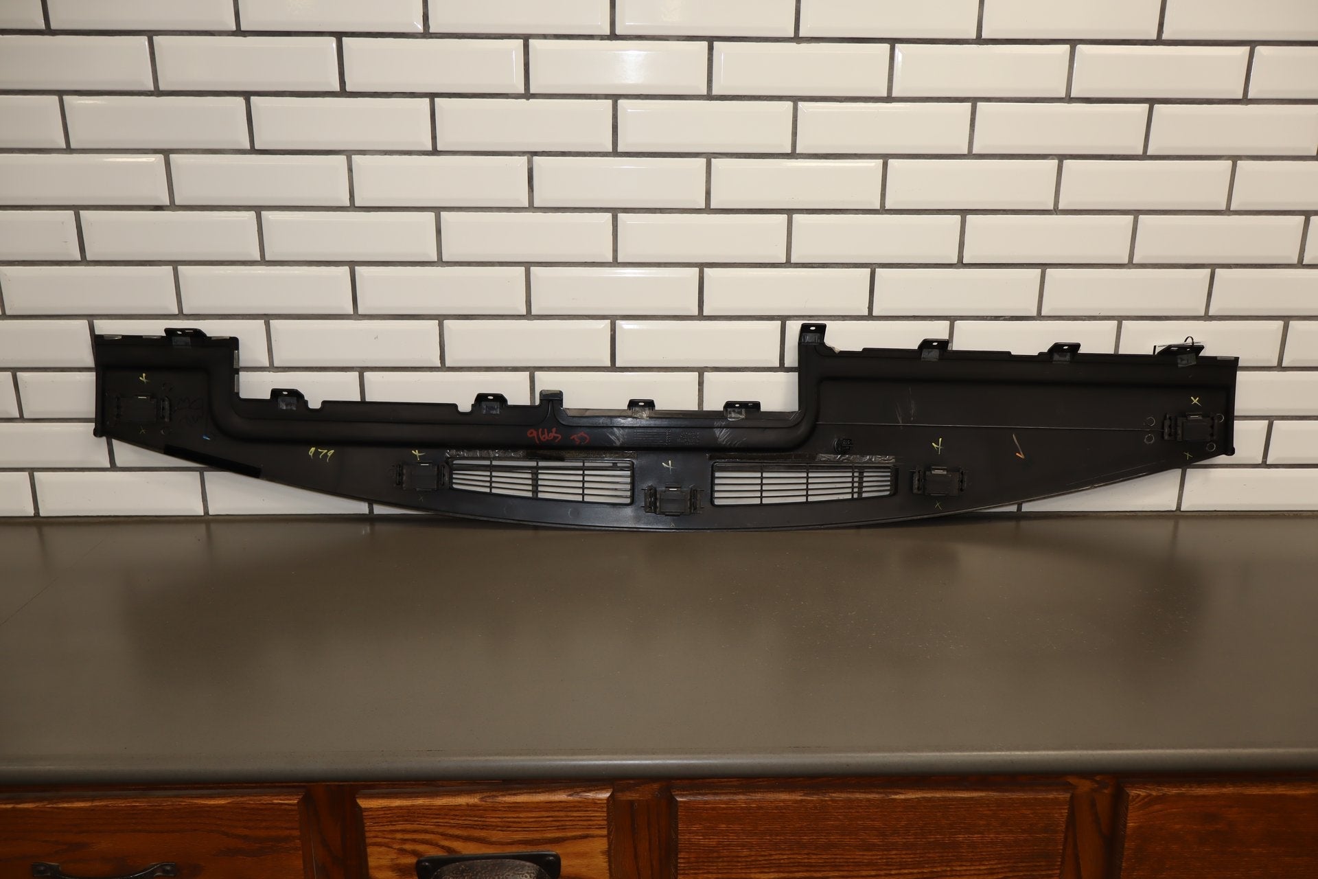 2003-2007 Hummer H2- Dash Upper Defroster Vent 15142915