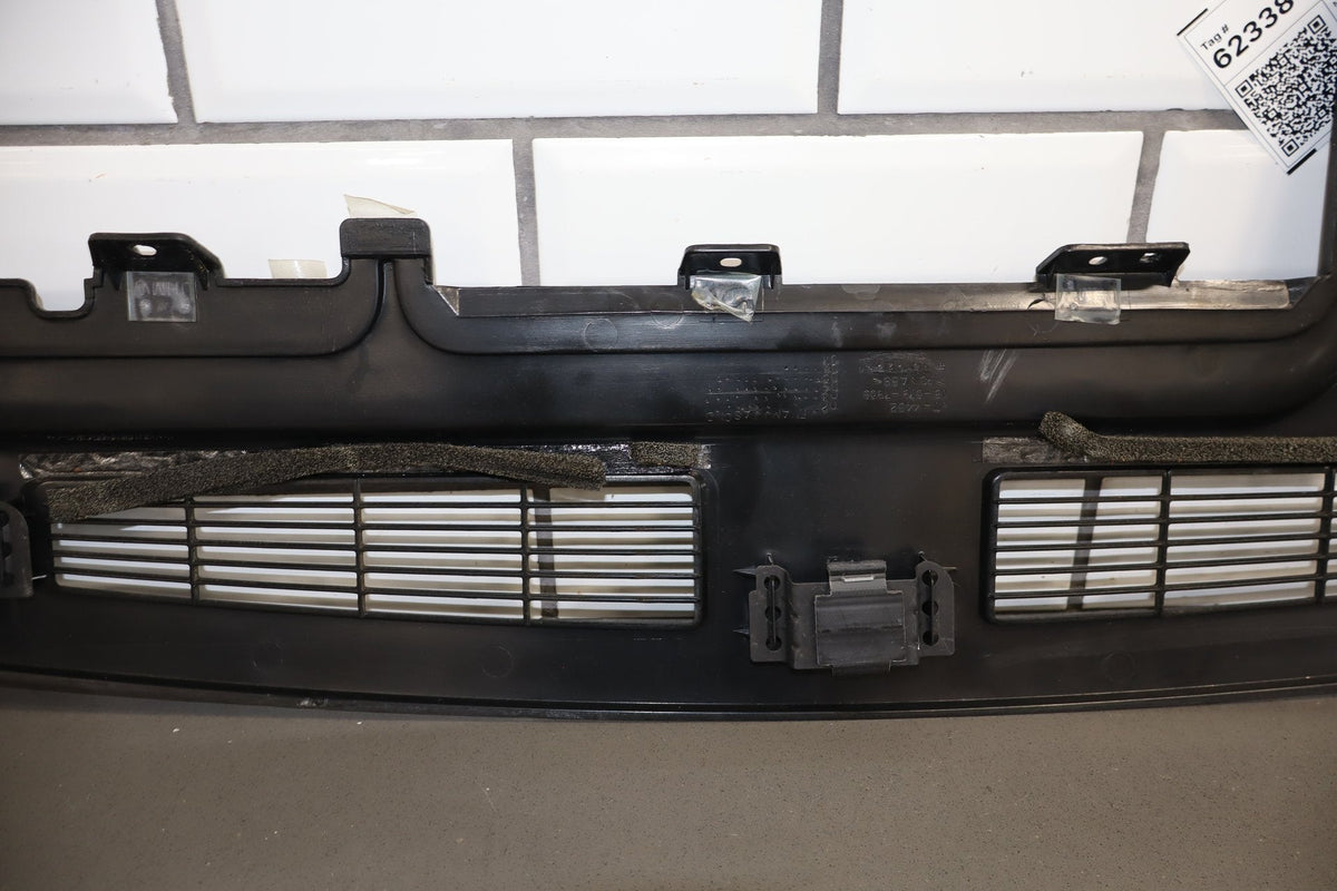 2003-2007 Hummer H2- Dash Upper Defroster Vent 15142915