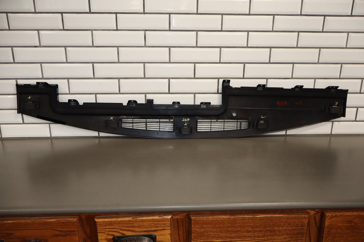 2003-2007 Hummer H2- Dash Upper Defroster Vent 15142915