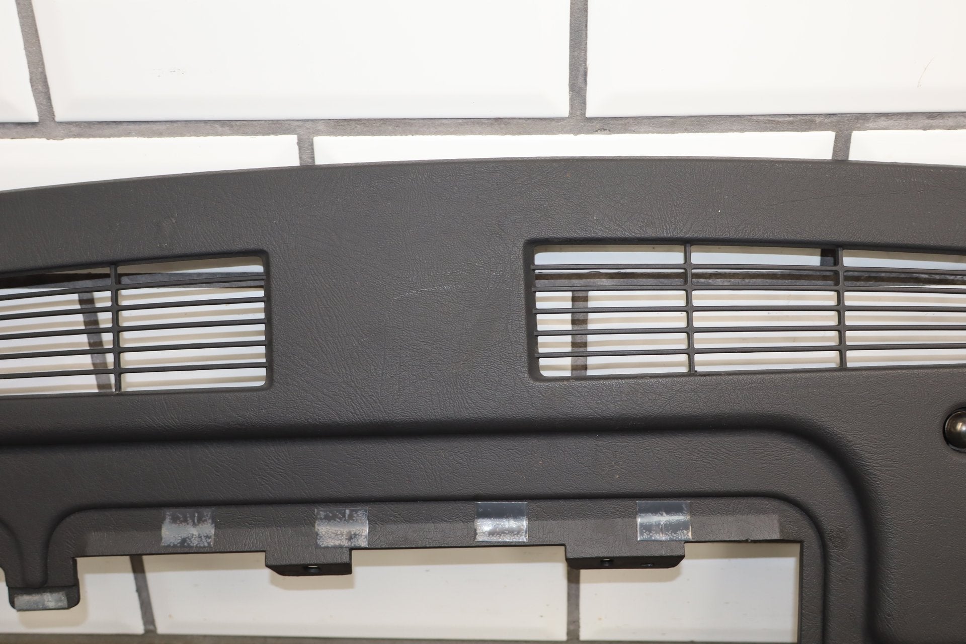 2003-2007 Hummer H2- Dash Upper Defroster Vent 15142915