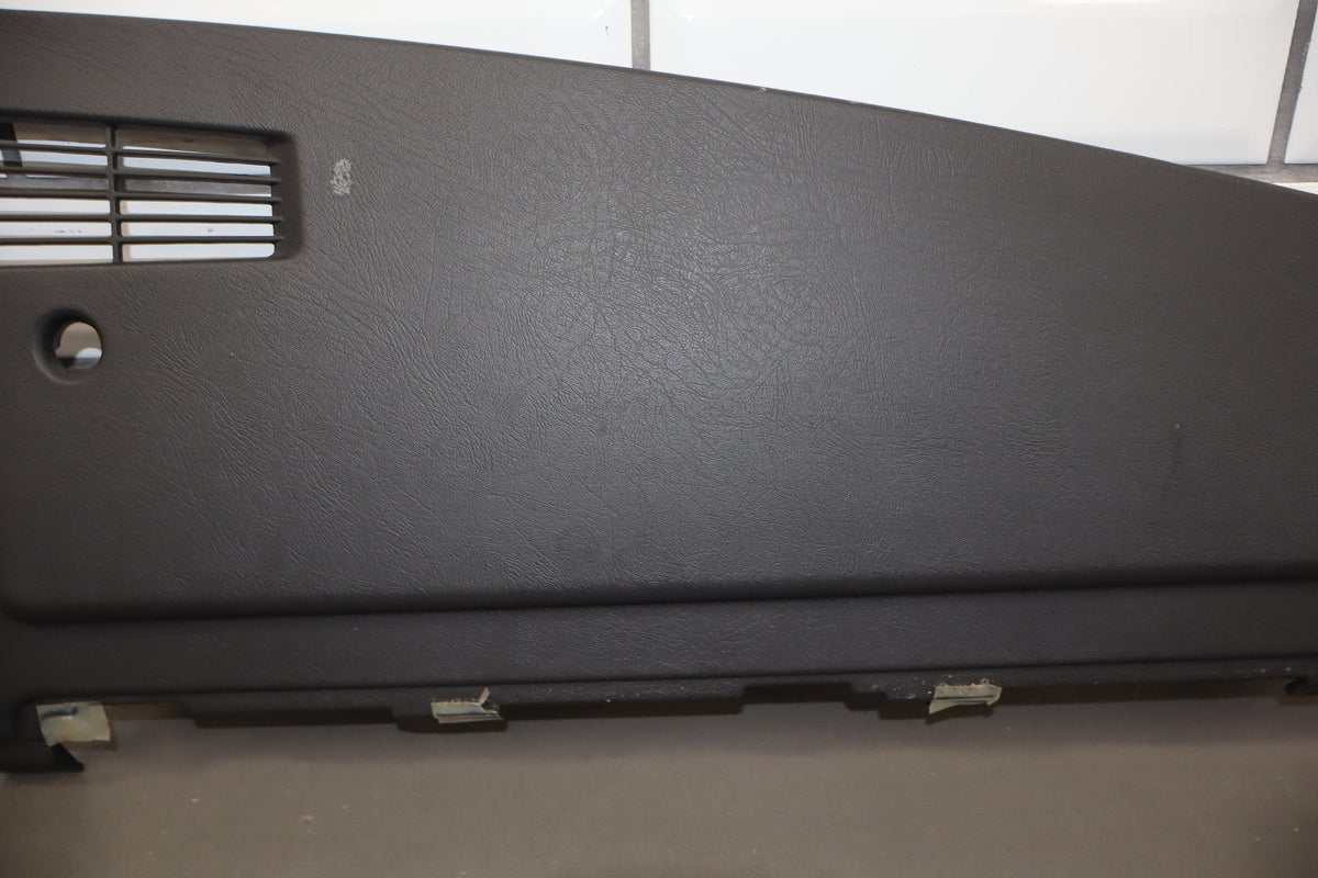 2003-2007 Hummer H2- Dash Upper Defroster Vent 15142915