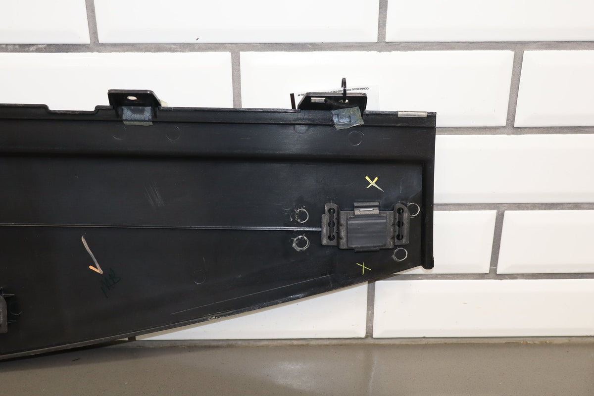 2003-2007 Hummer H2- Dash Upper Defroster Vent 15142915