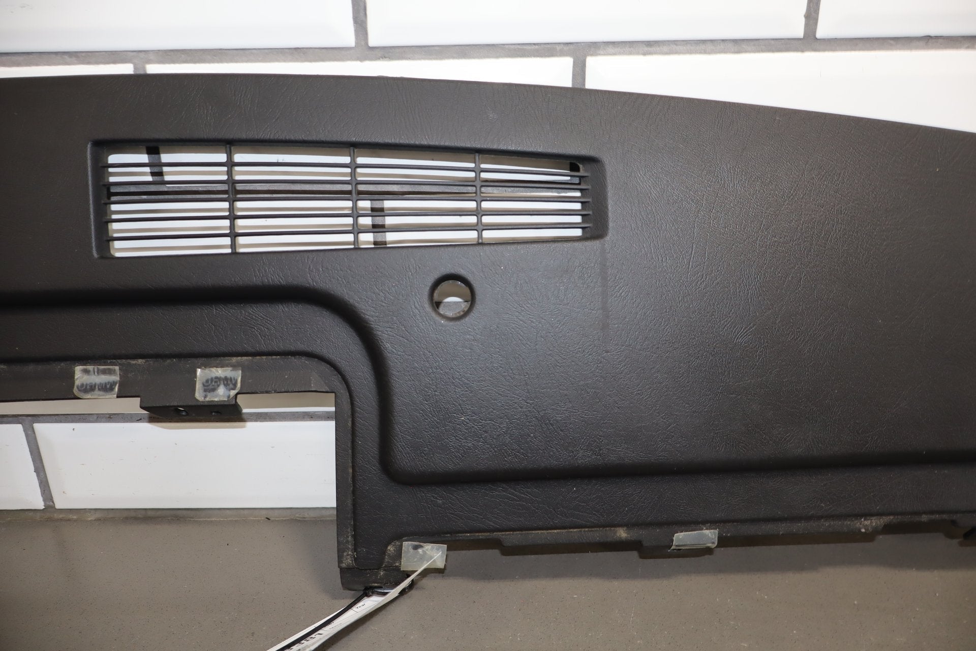 2003-2007 Hummer H2- Dash Upper Defroster Vent 15142915