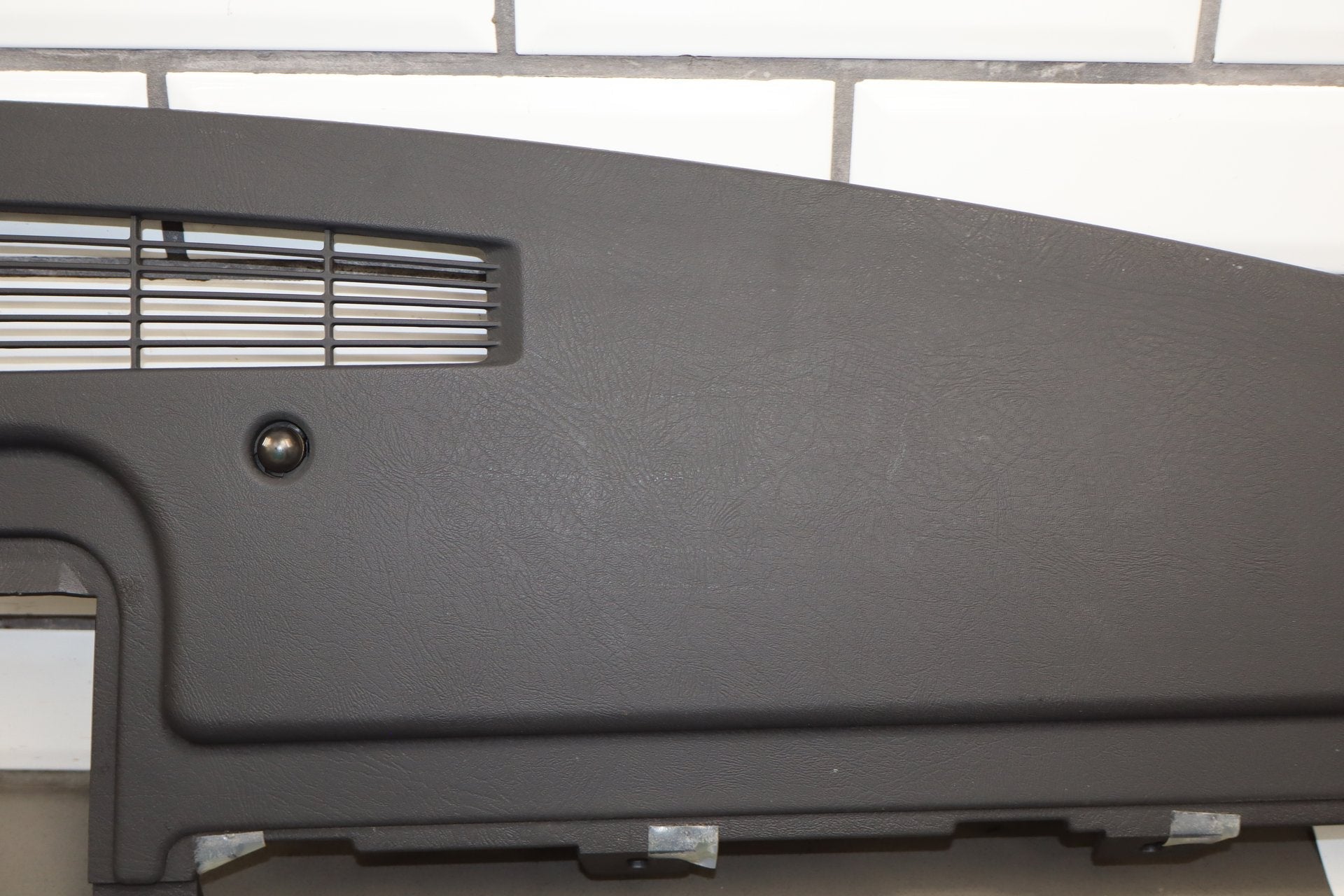 2003-2007 Hummer H2- Dash Upper Defroster Vent 15142915