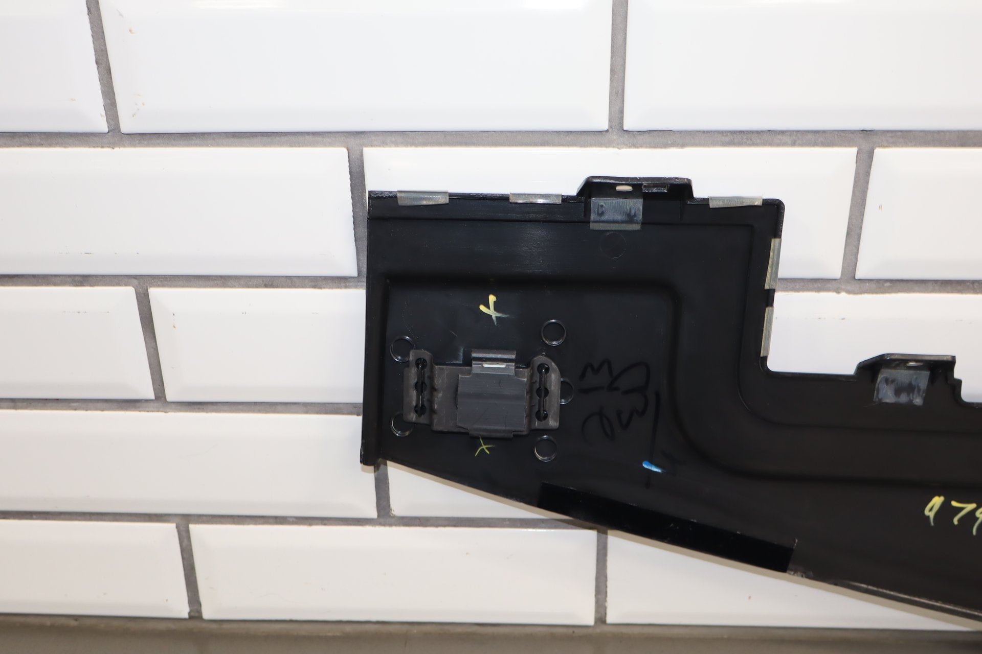 2003-2007 Hummer H2- Dash Upper Defroster Vent 15142915