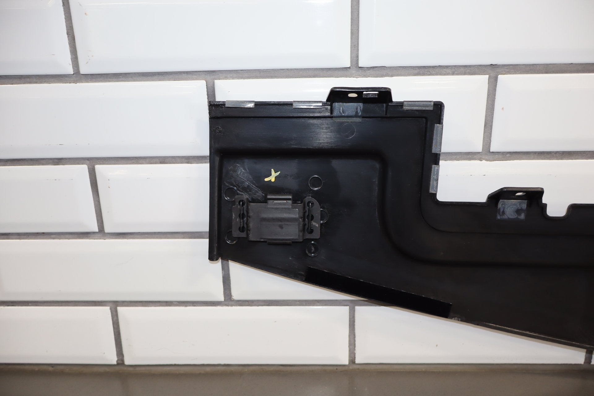 2003-2007 Hummer H2- Dash Upper Defroster Vent 15142915