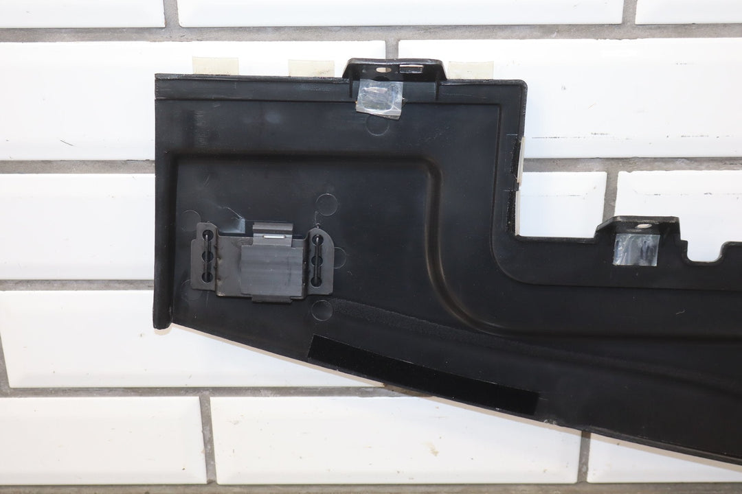 2003 - 2007 Hummer H2 - Dash Upper Defroster Vent 15142915