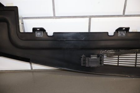 2003-2007 Hummer H2- Dash Upper Defroster Vent 15142915