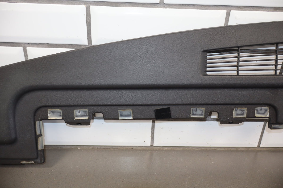 2003-2007 Hummer H2- Dash Upper Defroster Vent 15142915