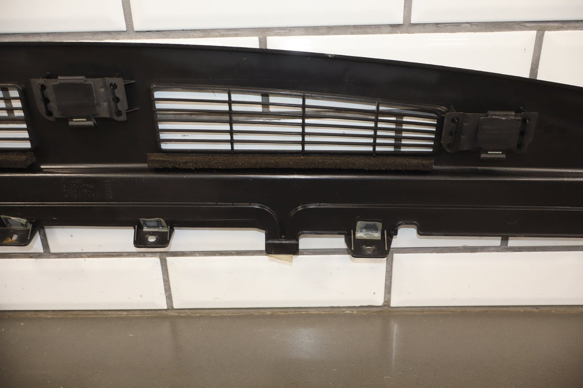 2003-2007 Hummer H2- Dash Upper Defroster Vent 15142915