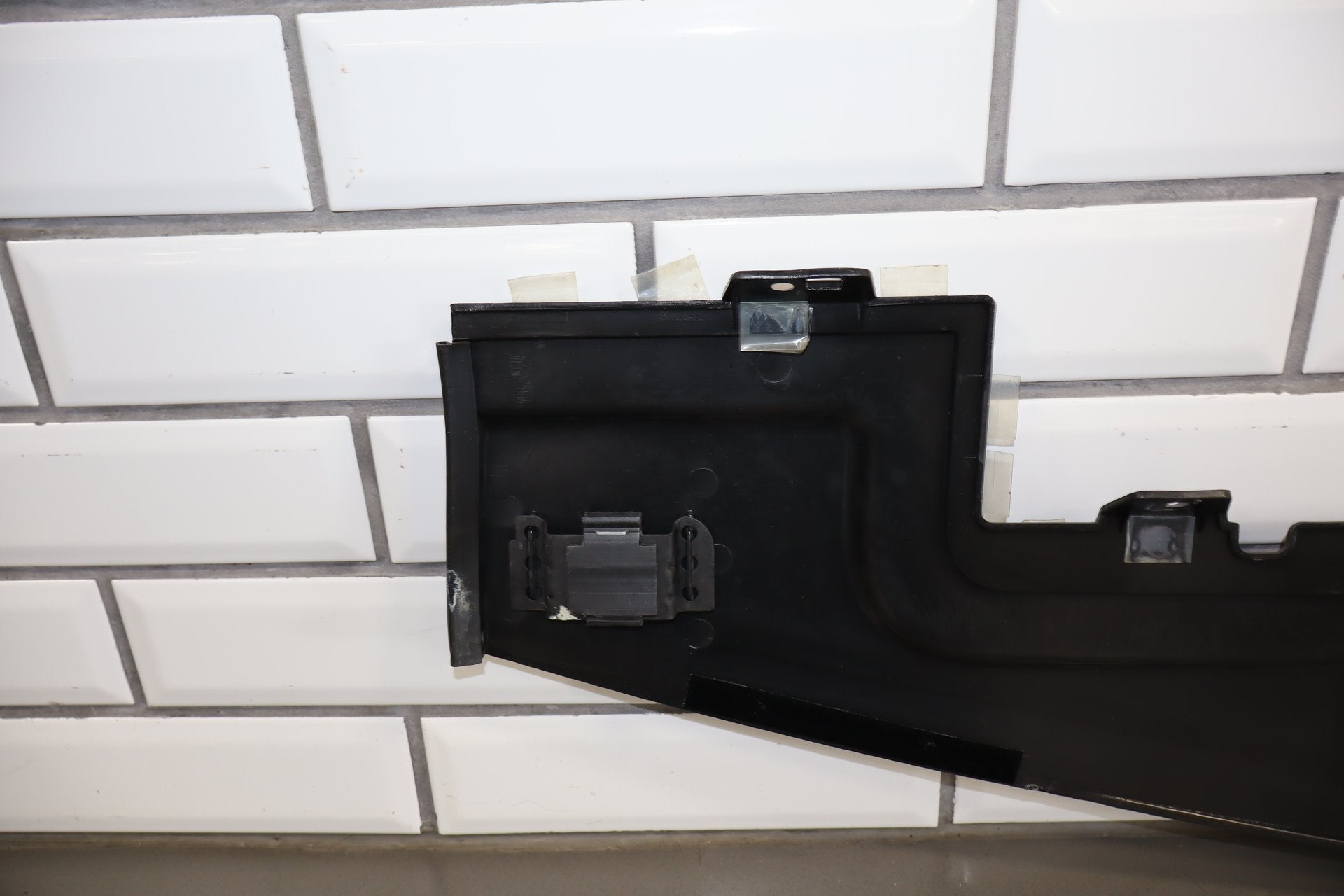 2003-2007 Hummer H2- Dash Upper Defroster Vent 15142915