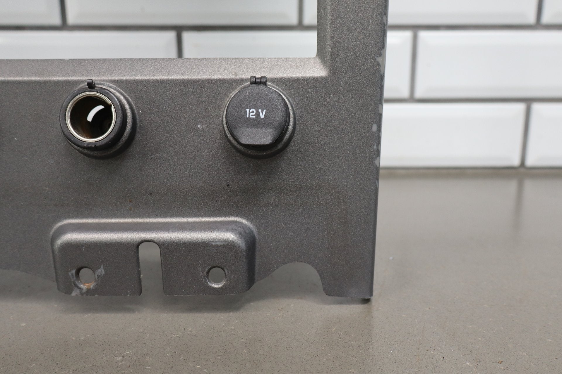 2003-2007 Hummer H2 - Dashboard Radio Bezel W/ Vents 19331602