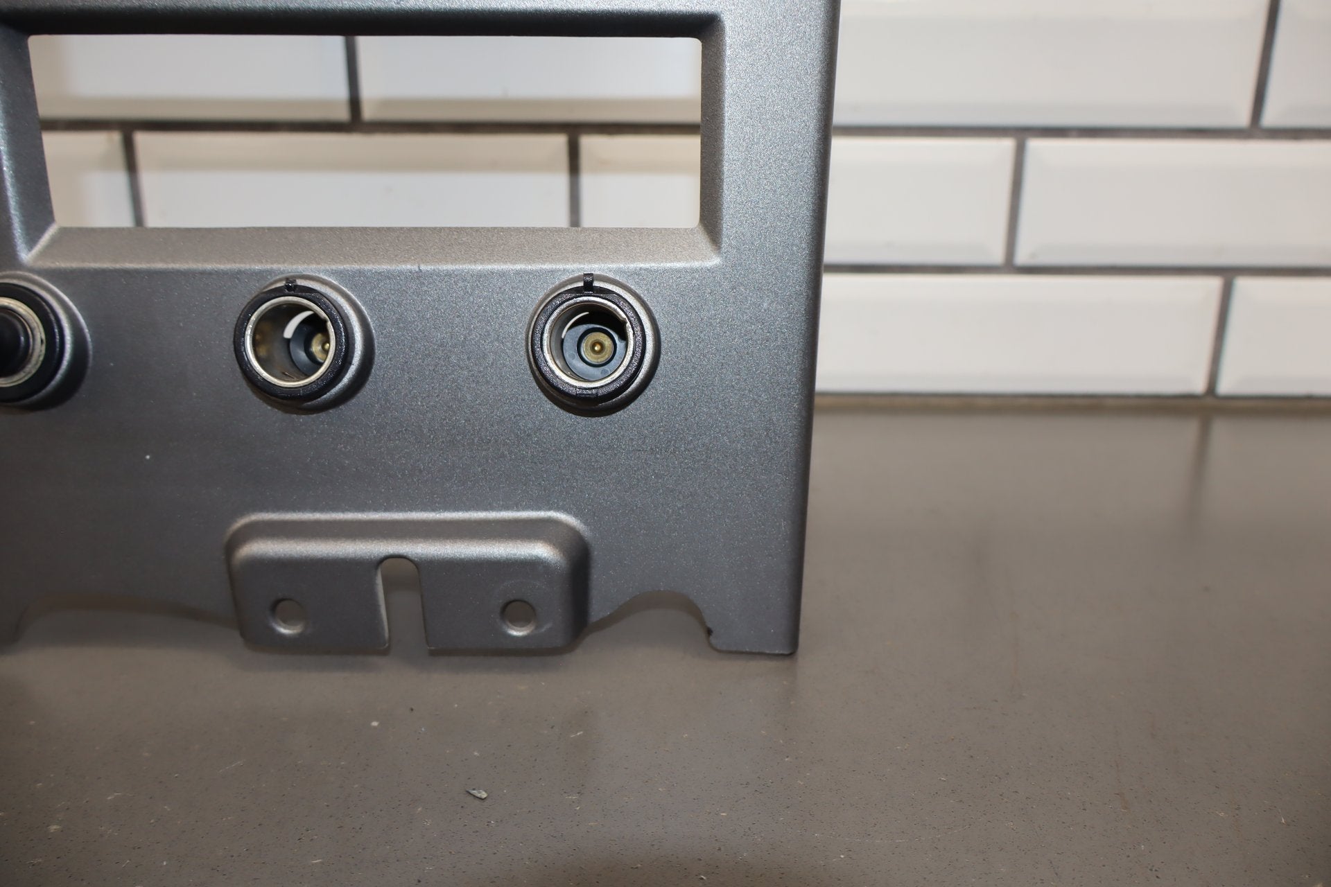 2003-2007 Hummer H2- Dashboard Radio Bezel W/ Vents 19331602