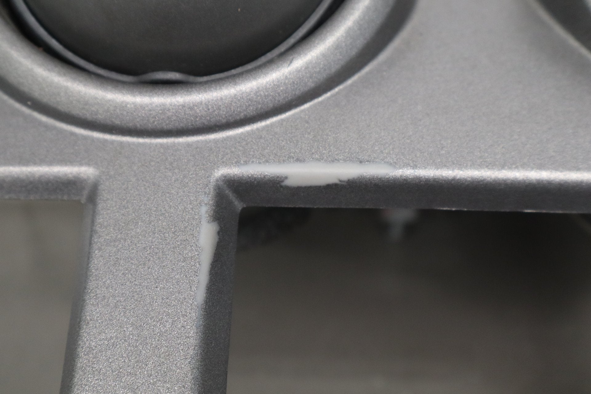 2003-2007 Hummer H2 - Dashboard Radio Bezel W/ Vents 19331602