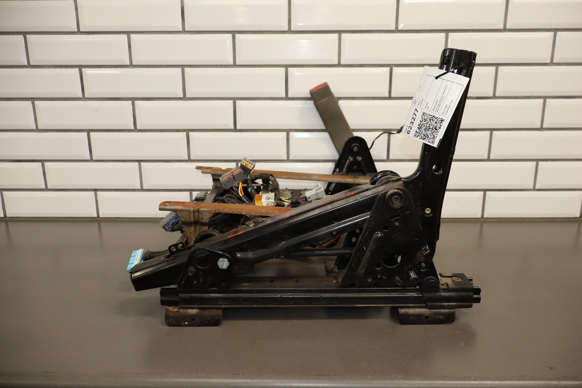 2003-2007 Hummer H2- Driver Front Seat Track