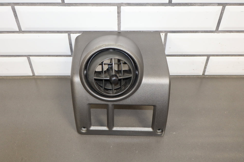 2003-2007 Hummer H2- Driver Left Dash Air Vent 10358034