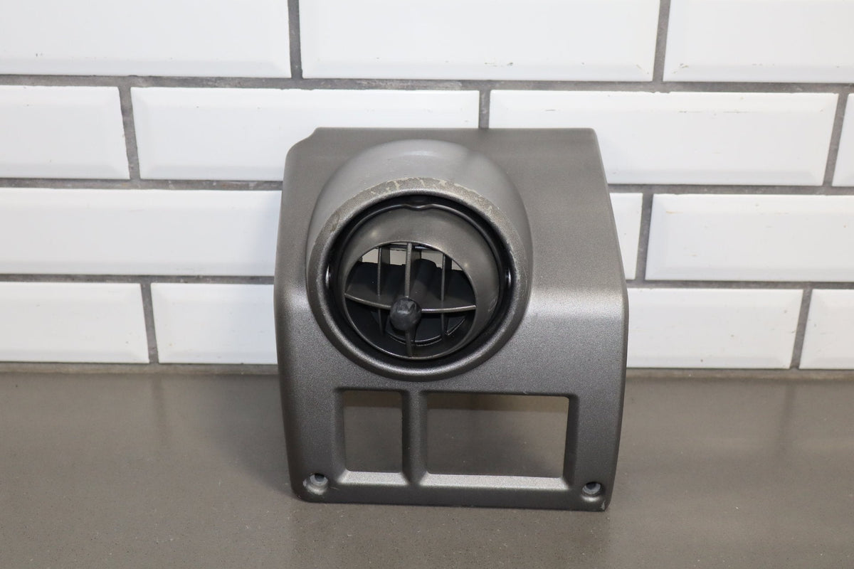 2003-2007 Hummer H2- Driver Left Dash Air Vent 10358034