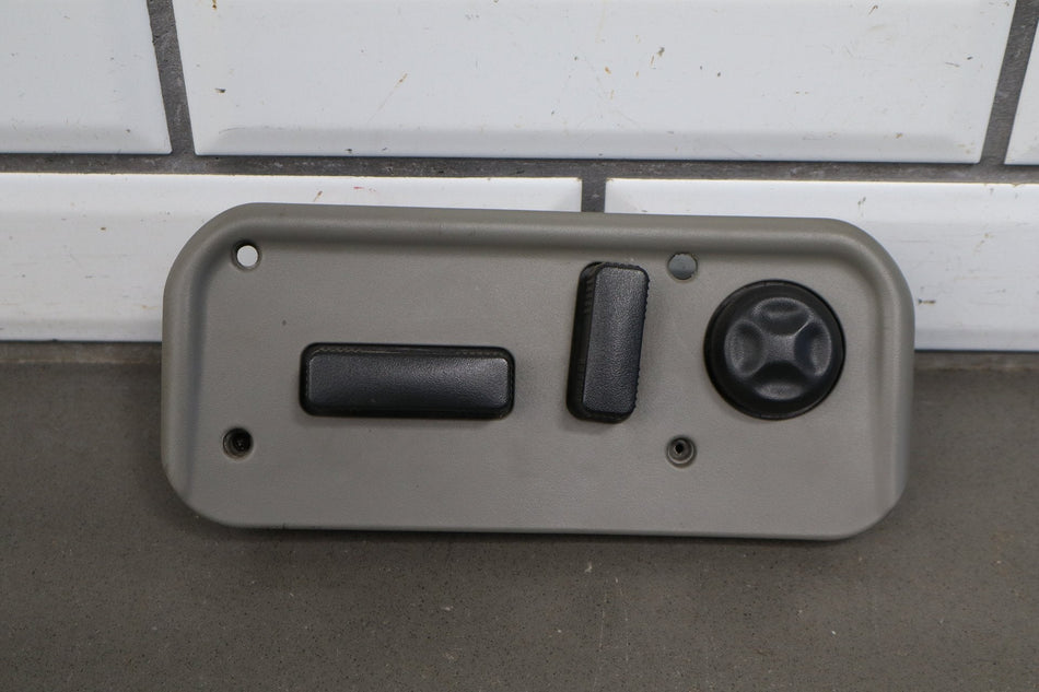 2003-2007 Hummer H2 - Driver Left Power Seat Adjuster Switch - Damaged Mounts