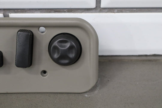 2003 - 2007 Hummer H2 - Driver Left Power Seat Adjuster Switch W/ Bezel 88942385