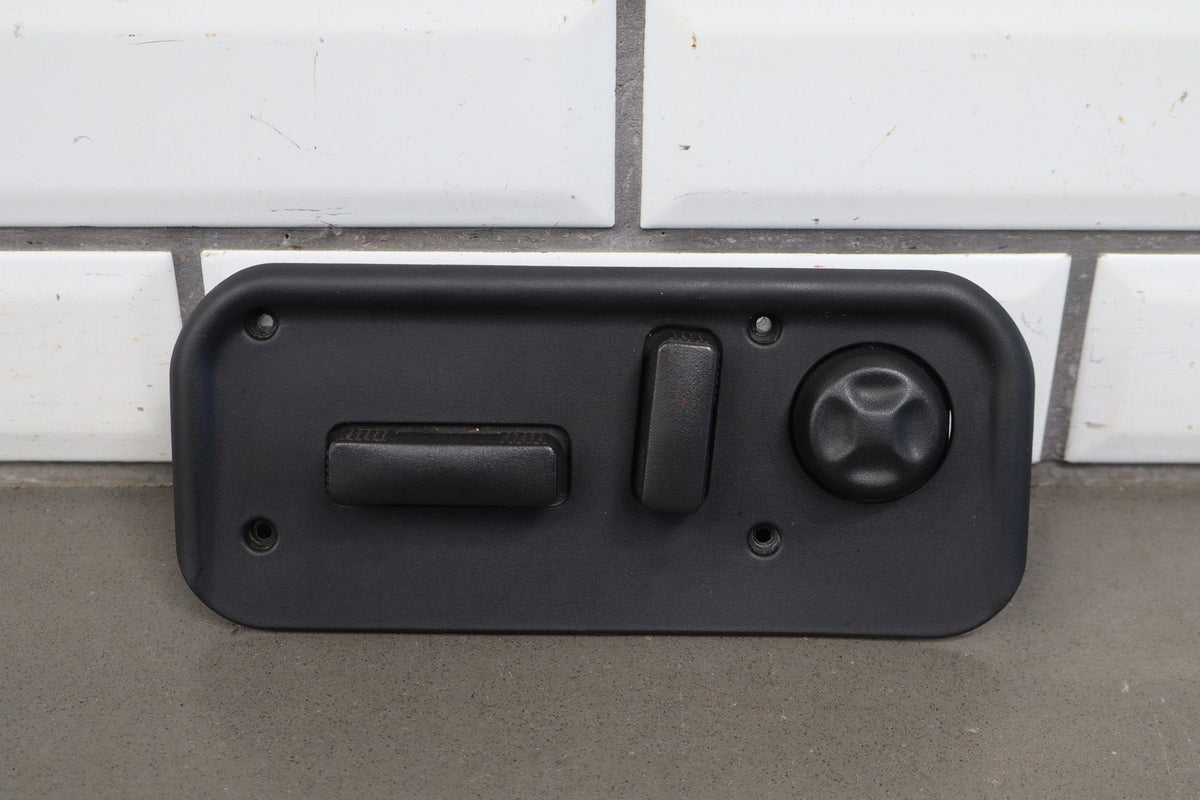 2003-2007 Hummer H2 - Driver Left Power Seat Adjuster Switch W/ Bezel 88942385