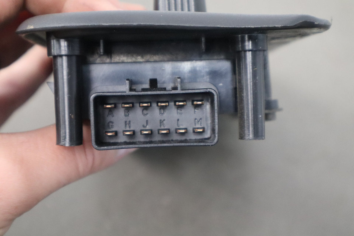 2003-2007 Hummer H2 - Driver Left Power Seat Adjuster Switch W/ Bezel 88942385