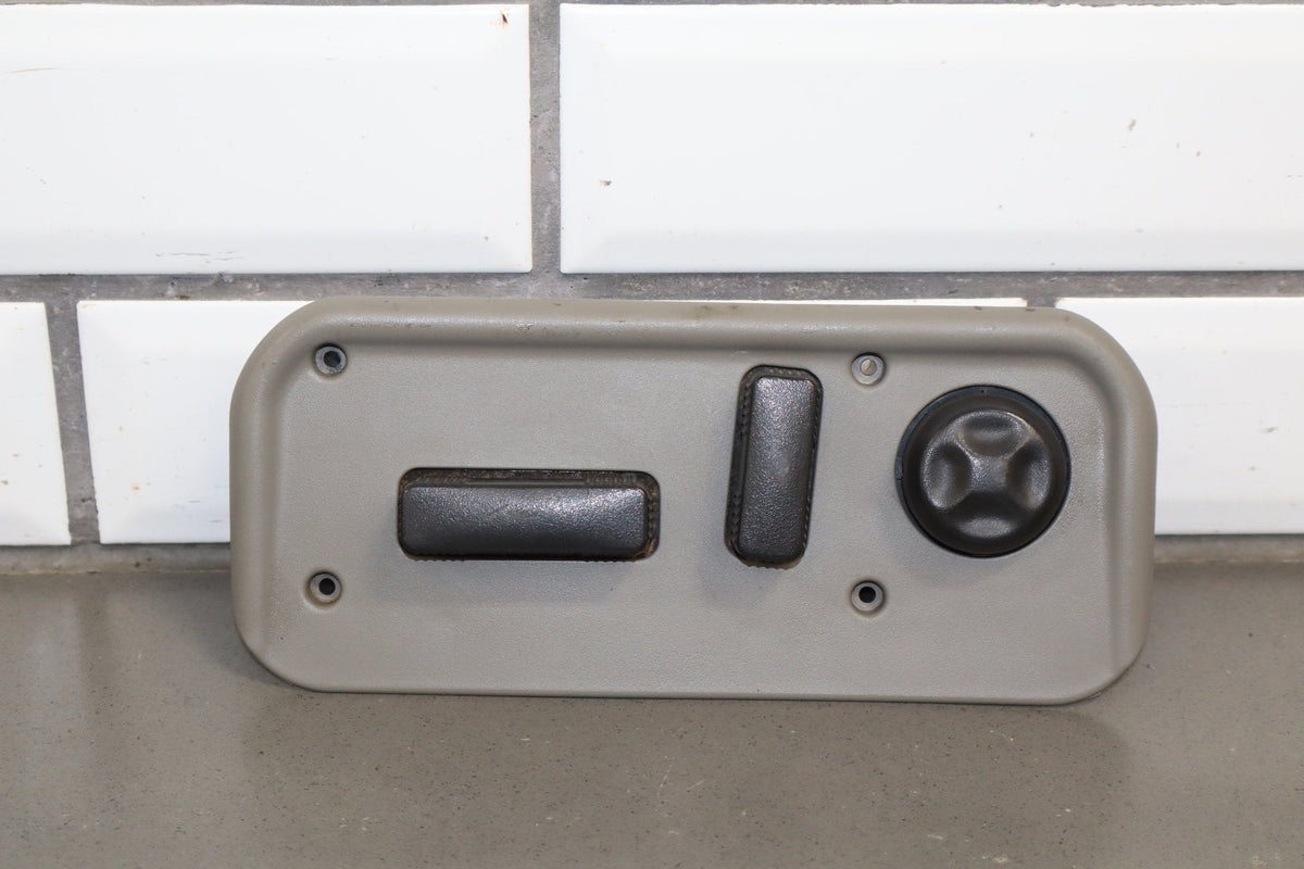 2003-2007 Hummer H2- Driver Left Power Seat Adjuster Switch W/ Bezel 88942385