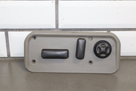 2003-2007 Hummer H2- Driver Left Power Seat Adjuster Switch W/ Bezel 88942385