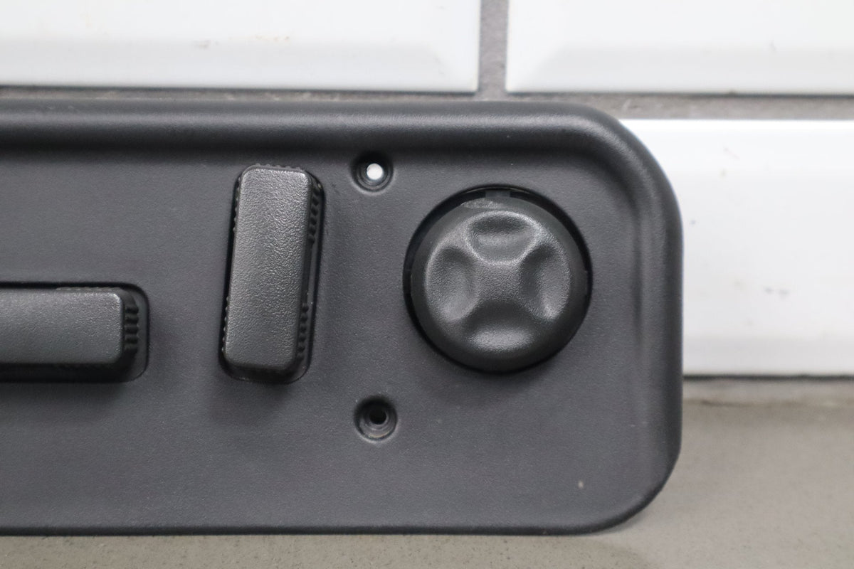 2003-2007 Hummer H2 - Driver Left Power Seat Adjuster Switch W/ Bezel 88942385