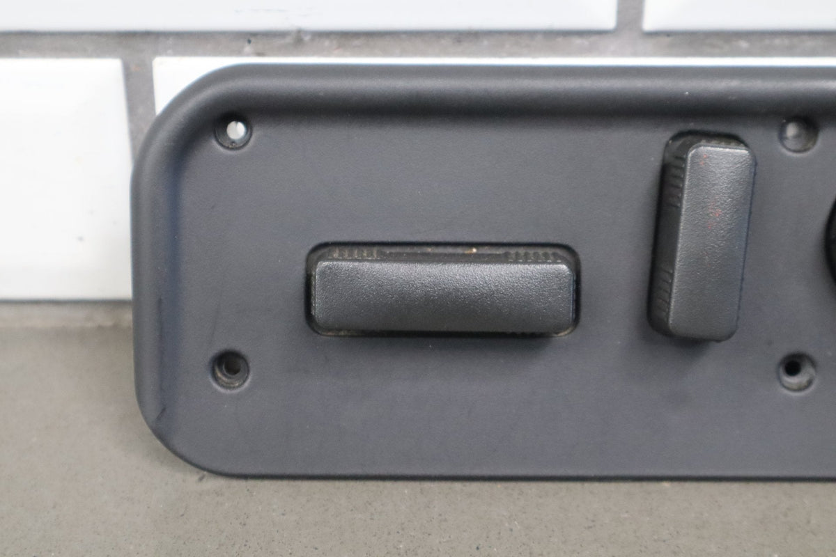 2003-2007 Hummer H2 - Driver Left Power Seat Adjuster Switch W/ Bezel 88942385