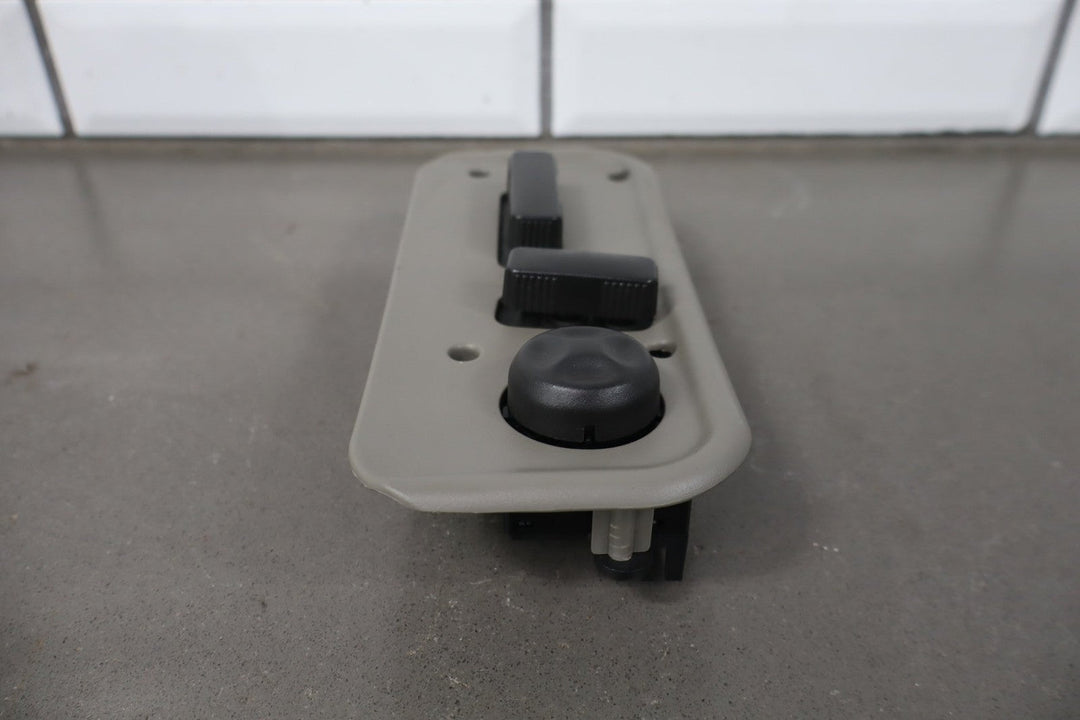 2003 - 2007 Hummer H2 - Driver Left Power Seat Adjuster Switch W/ Bezel 88942385
