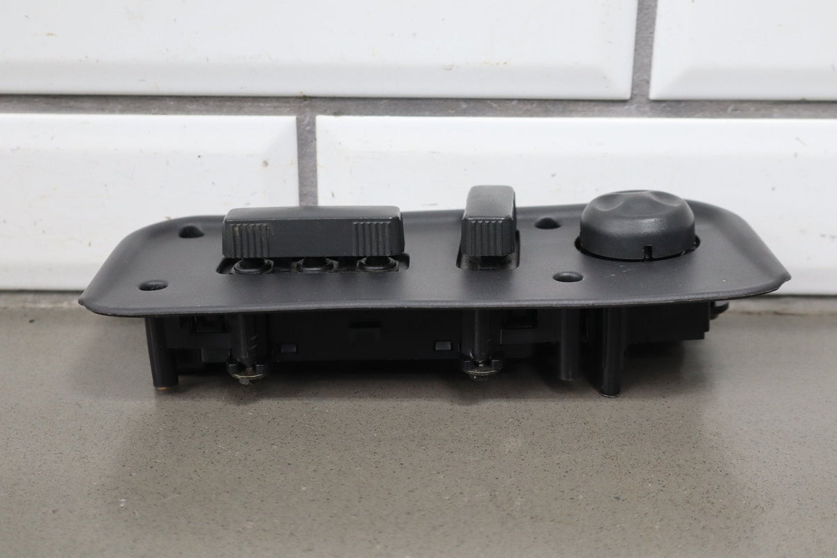 2003-2007 Hummer H2 - Driver Left Power Seat Adjuster Switch W/ Bezel 88942385