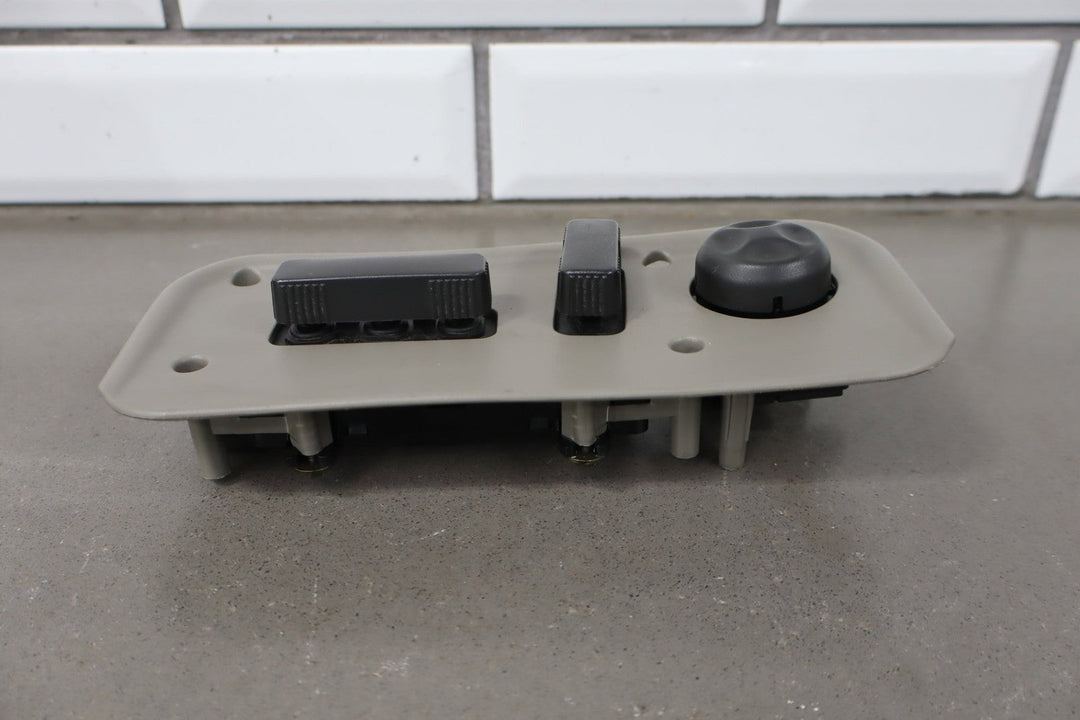 2003 - 2007 Hummer H2 - Driver Left Power Seat Adjuster Switch W/ Bezel 88942385