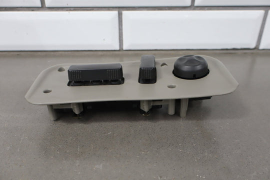 2003 - 2007 Hummer H2 - Driver Left Power Seat Adjuster Switch W/ Bezel 88942385