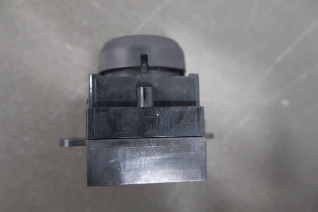 2003 - 2007 Hummer H2 - Driver Left Power Seat Adjuster Switch W/ Bezel 88942385