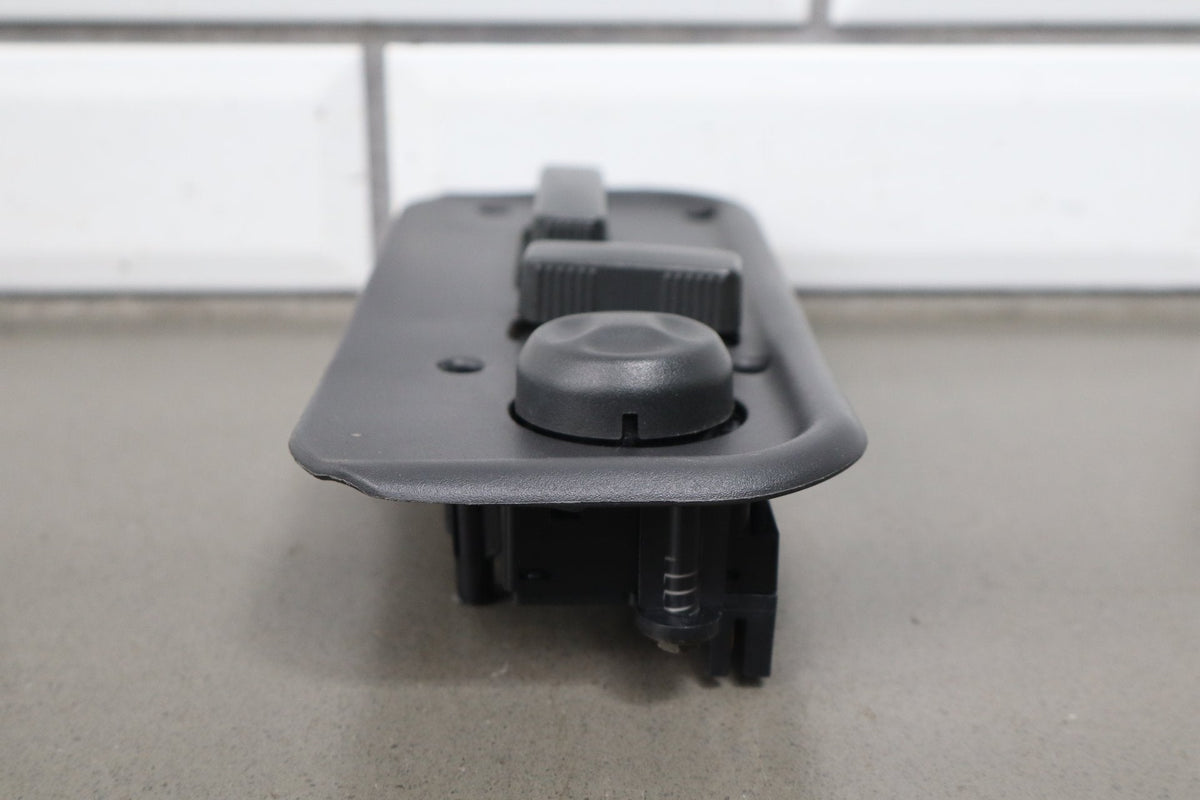 2003-2007 Hummer H2 - Driver Left Power Seat Adjuster Switch W/ Bezel 88942385