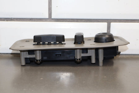 2003-2007 Hummer H2- Driver Left Power Seat Adjuster Switch W/ Bezel 88942385