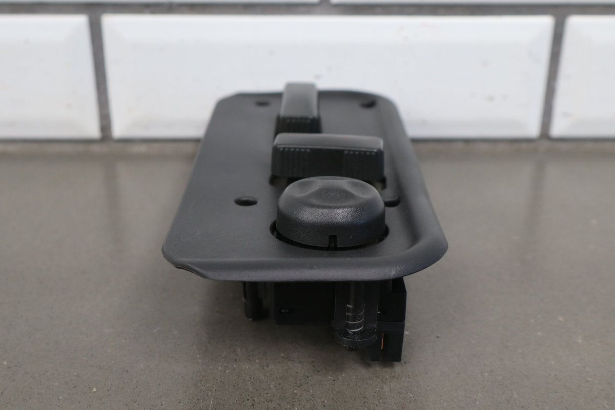 2003-2007 Hummer H2 - Driver Left Power Seat Adjuster Switch W/ Bezel 88942385