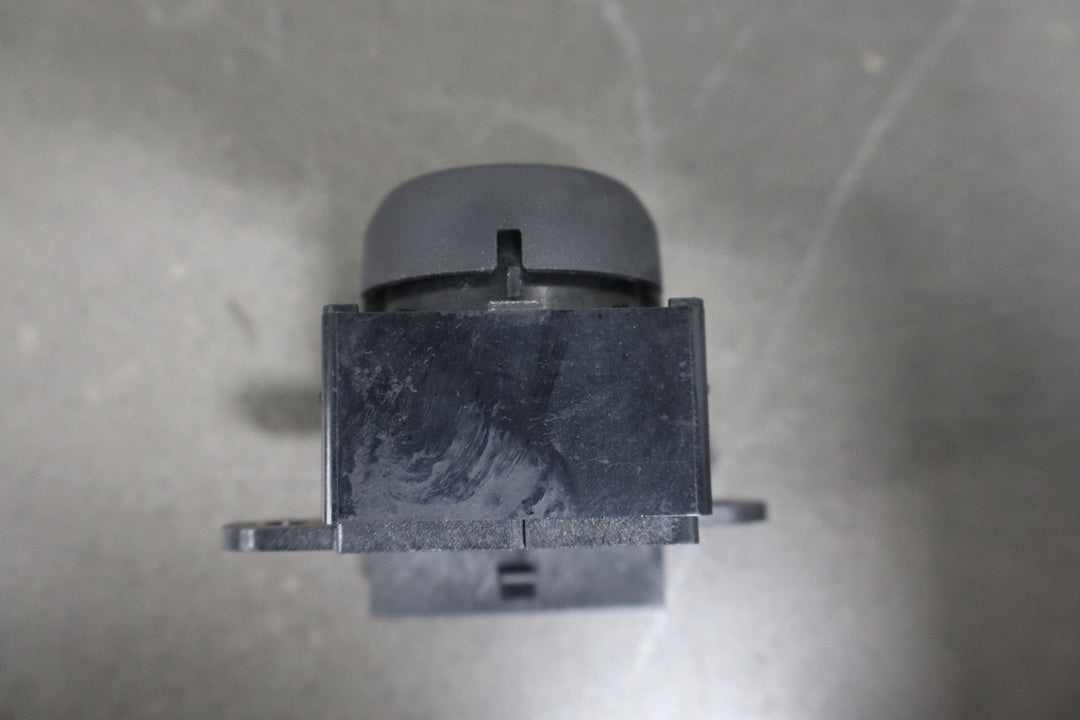 2003 - 2007 Hummer H2 - Driver Left Power Seat Adjuster Switch W/ Bezel 88942385