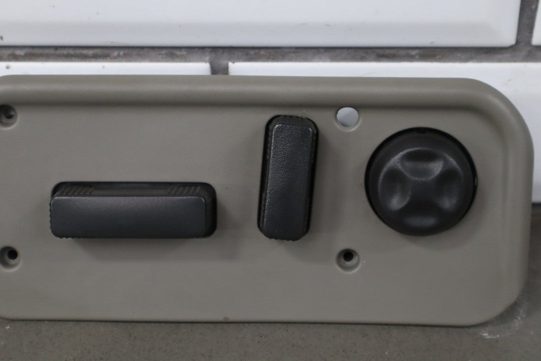 2003 - 2007 Hummer H2 - Driver Left Power Seat Adjuster Switch W/ Bezel 88942385