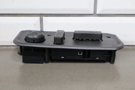 2003-2007 Hummer H2 - Driver Left Power Seat Adjuster Switch W/ Bezel 88942385