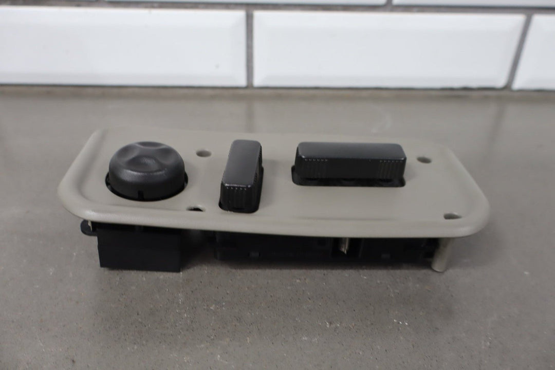 2003 - 2007 Hummer H2 - Driver Left Power Seat Adjuster Switch W/ Bezel 88942385