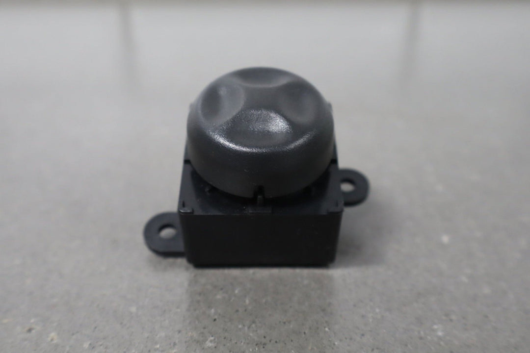 2003 - 2007 Hummer H2 - Driver Left Power Seat Adjuster Switch W/ Bezel 88942385