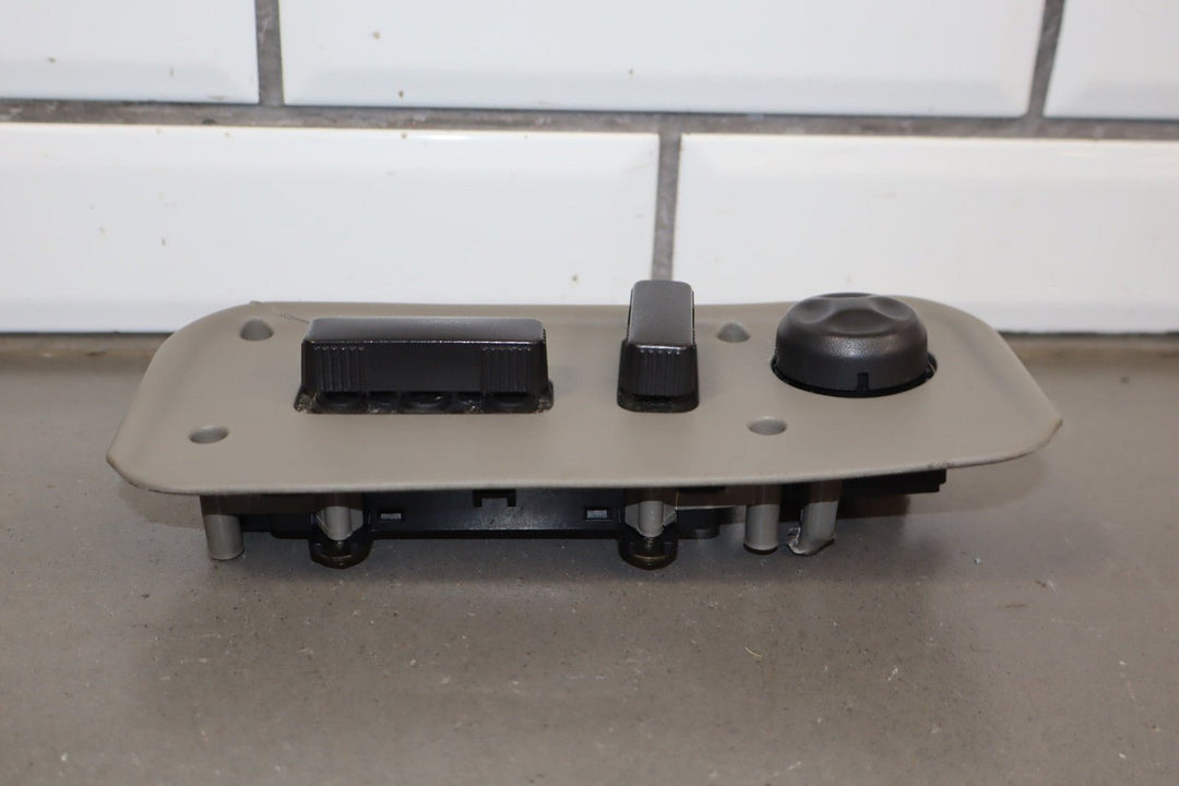 2003 - 2007 Hummer H2 - Driver Left Power Seat Adjuster Switch W/ Bezel 88942385