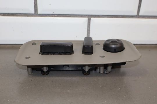 2003 - 2007 Hummer H2 - Driver Left Power Seat Adjuster Switch W/ Bezel 88942385