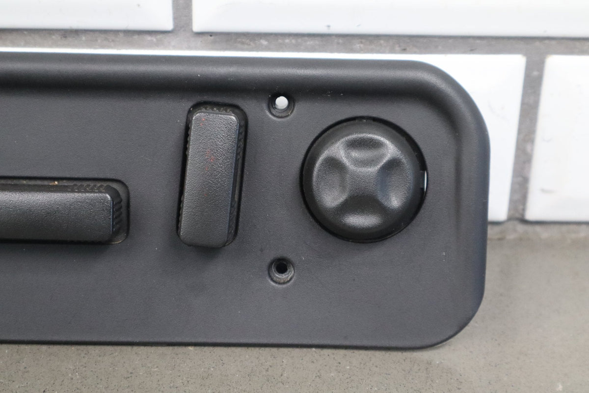 2003-2007 Hummer H2 - Driver Left Power Seat Adjuster Switch W/ Bezel 88942385