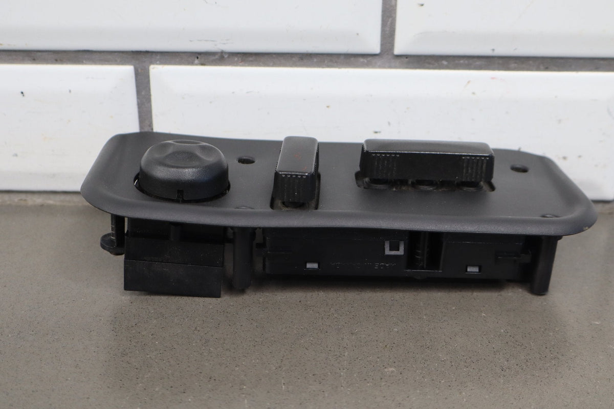 2003-2007 Hummer H2 - Driver Left Power Seat Adjuster Switch W/ Bezel 88942385